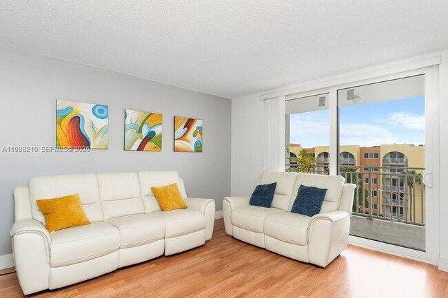 Building Photo - 6960 Miami Gardens Dr