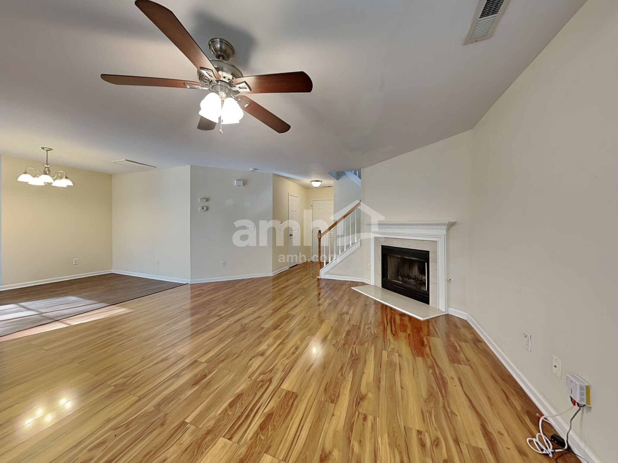 Building Photo - 204 Cloverdale Dr