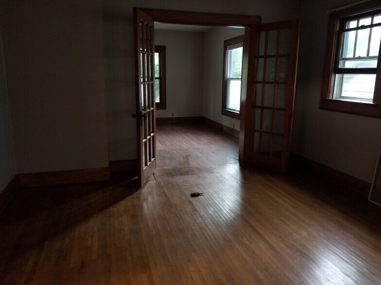 Building Photo - 420 N Main St