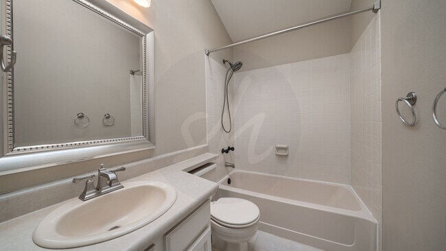 Building Photo - Beautiful 2 Story home in the Heart of Bri...