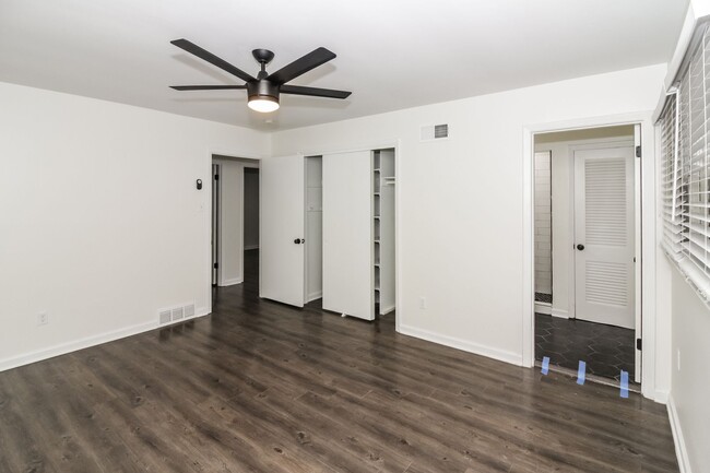 Building Photo - Beautifully Renovated Modern House in Normandy Meadows East!