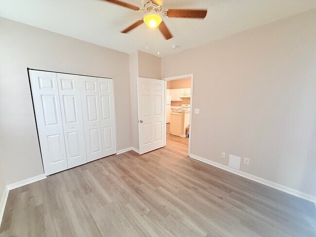 Building Photo - 1306 River Oaks Dr