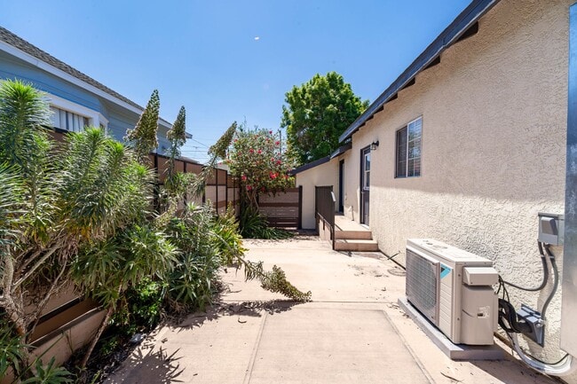 Building Photo - Beautifully updated 2 bed, 2 bath single-family home in Logan Heights