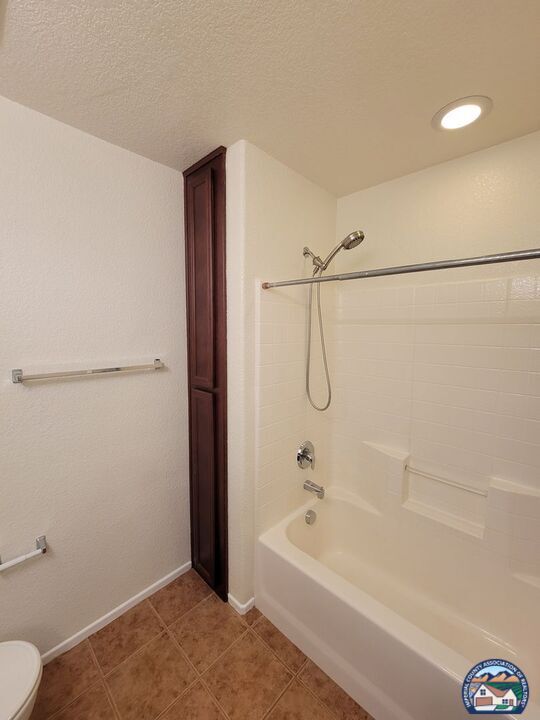 Building Photo - 642 Brewer Rd