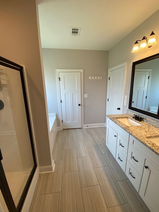 Building Photo - 109 Cascades Ct