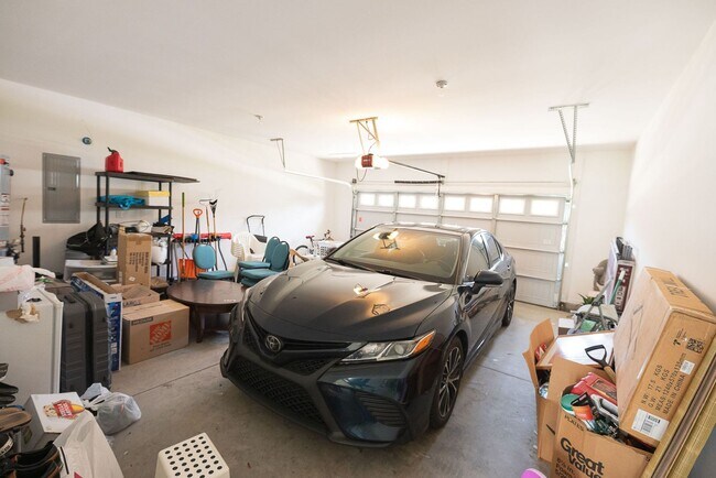 Building Photo - Spacious stunning 5-Bedroom 4 bathroom Home in a Desirable Neighborhood in Summerfield NC