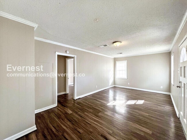 Building Photo - 3 Bed/2 Bath Home with Off Street Parking ...