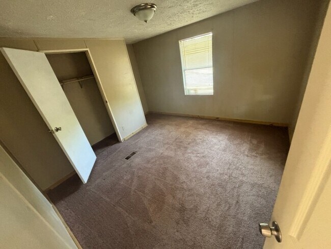 Building Photo - 911 AL-165