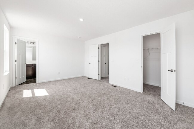 Building Photo - 102 Red Willow Dr