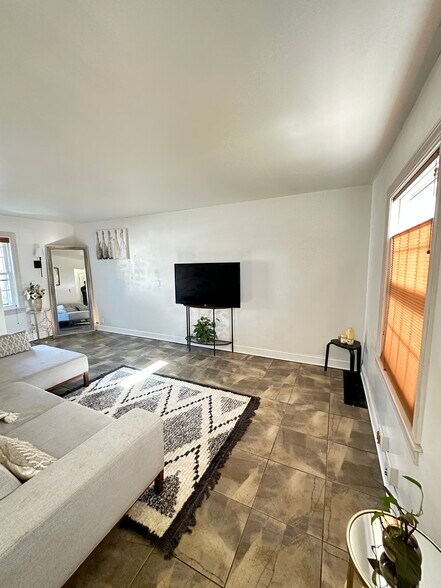 Building Photo - 7802 W Victoria St