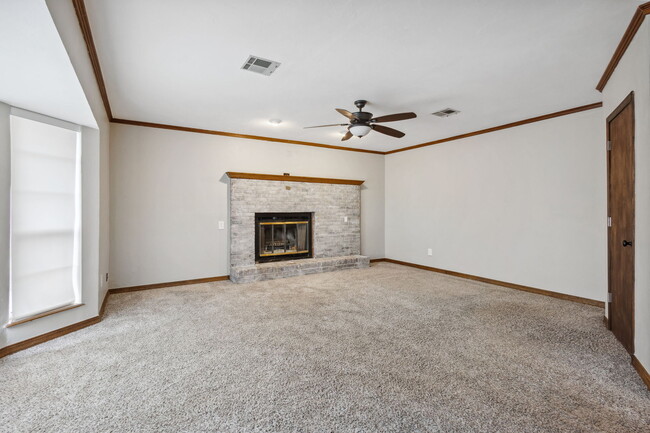 Building Photo - 10001 Ridgeview Dr