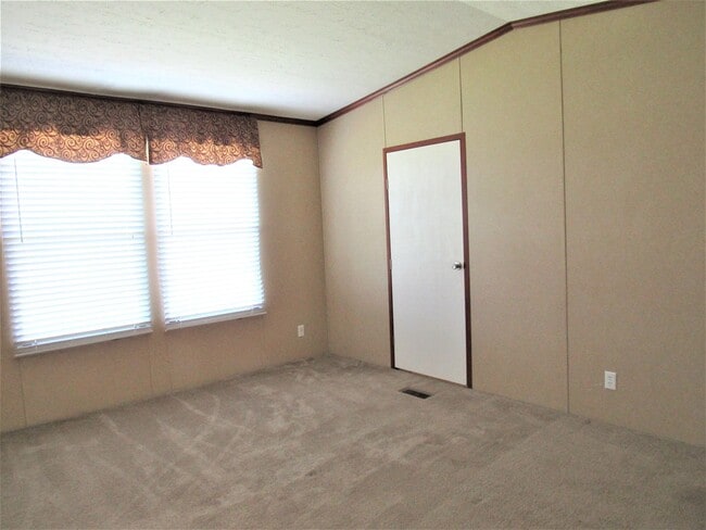 Building Photo - 3 BD 2 BA Country Living