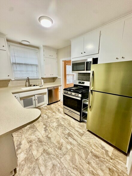 Building Photo - 3540 Irving Ave S