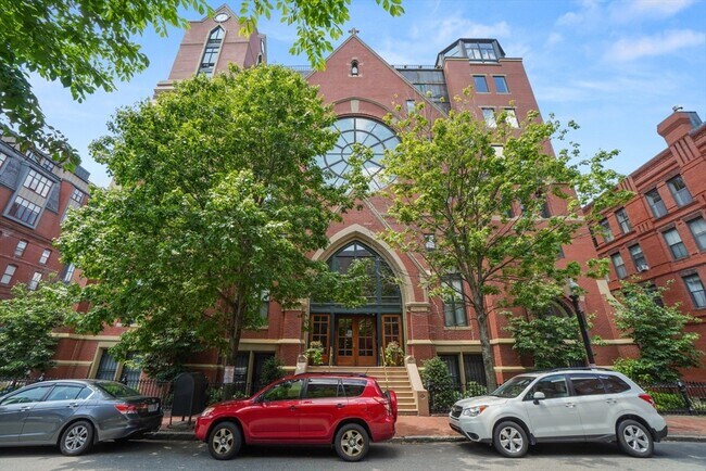 Building Photo - 2 Clarendon St