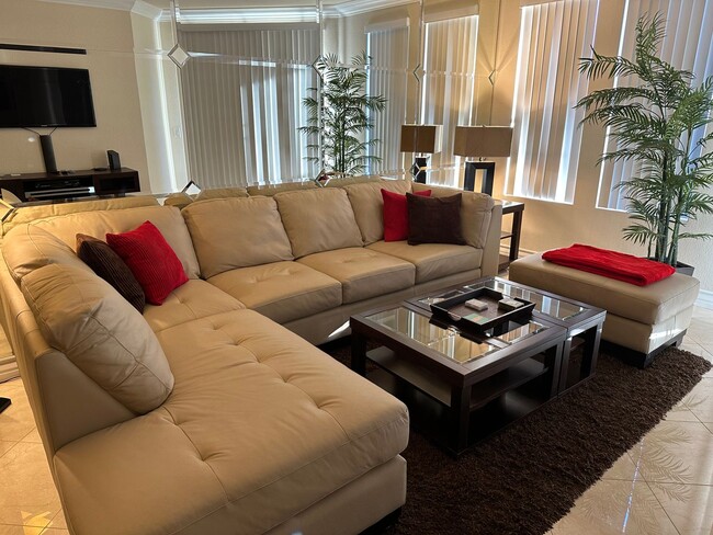 Building Photo - MERIDIAN 2 BDR /2 BATH  FURNISHED LUXURY C...