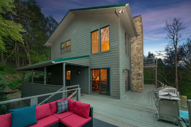 Building Photo - 36 Randall Dr