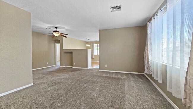 Building Photo - VERY popular neighborhood in Goodyear!