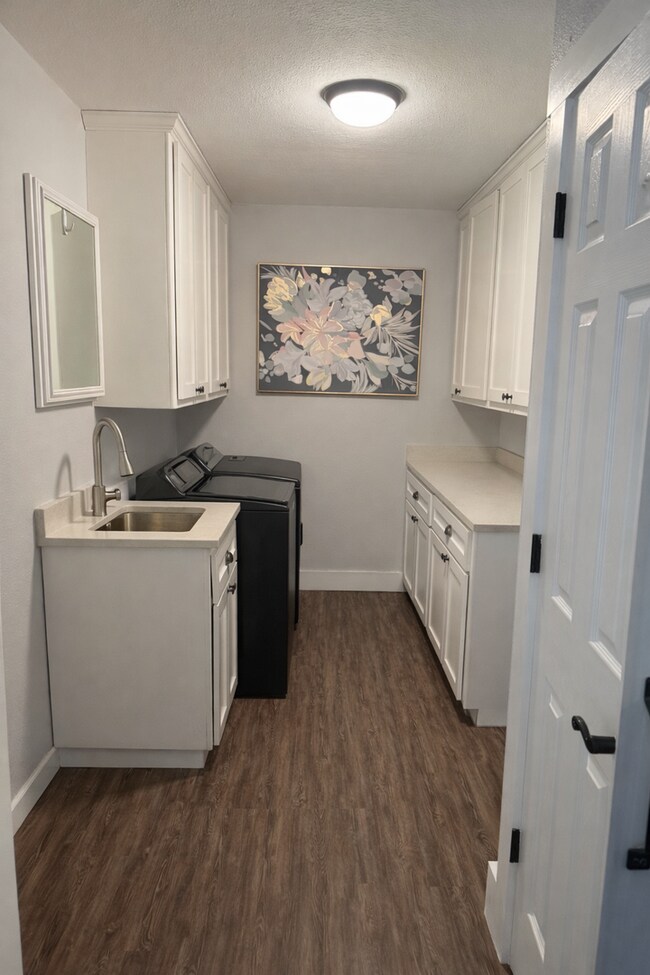 Building Photo - 902 N Texas St