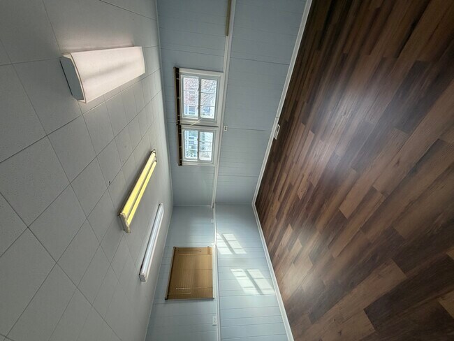 Building Photo - 1200 Glen Ln