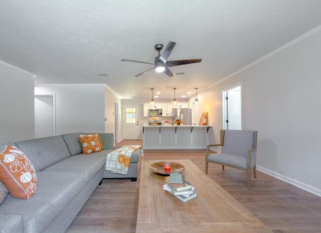 Building Photo - 703 3rd St NE