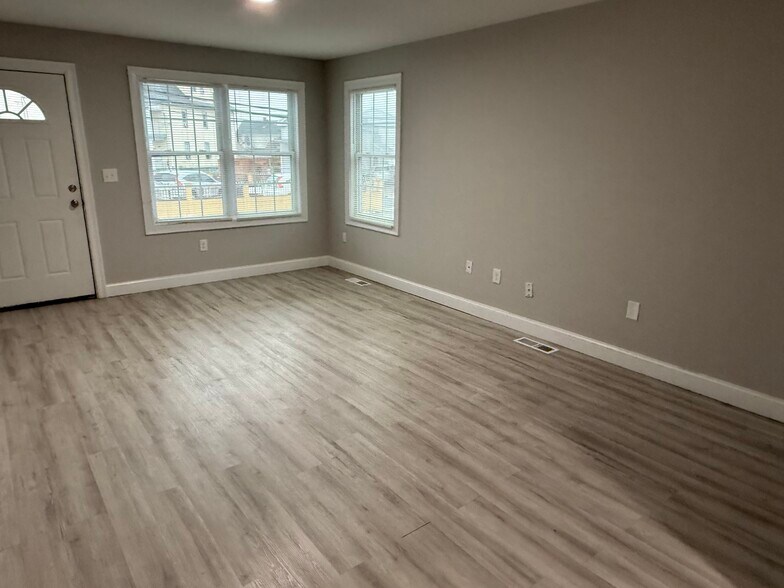 Building Photo - 25 Denison St