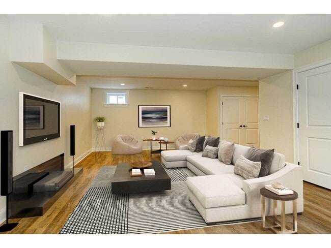 Building Photo - 24 Grant Ave