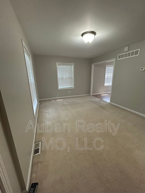 Building Photo - 6610 Metcalf Ave