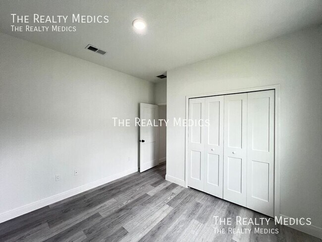 Building Photo - 486 Marion Oaks Ln