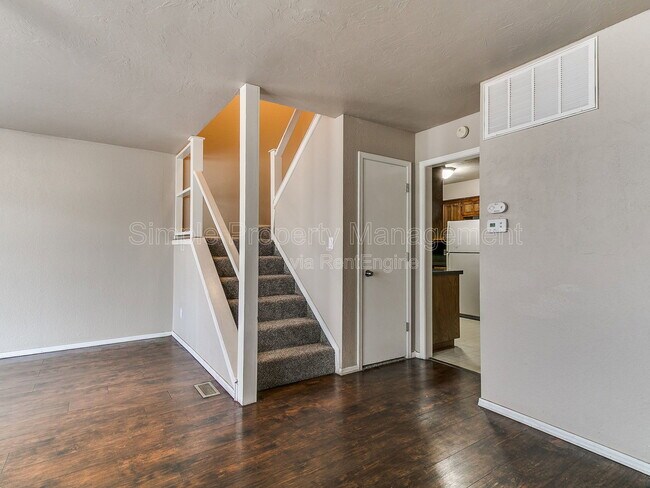 Building Photo - 10607 N MacArthur Blvd
