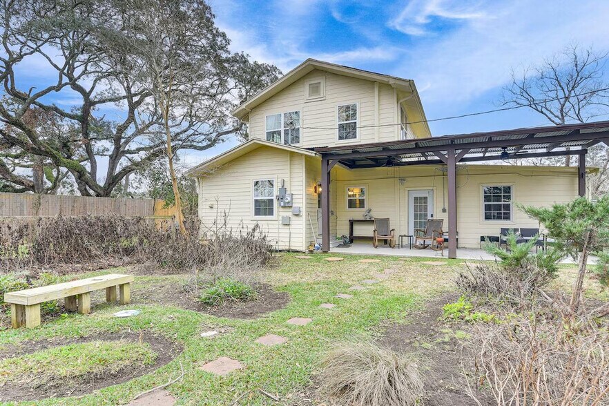 Building Photo - 5313 Palm Dr