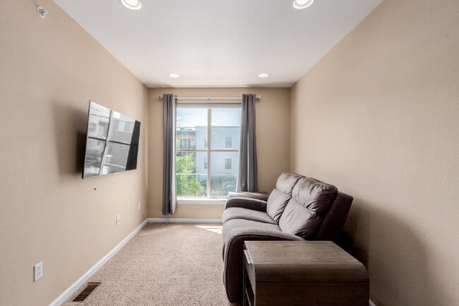 Building Photo - A contemporary 1826 sq ft. 3 Bedroom / 3 B...