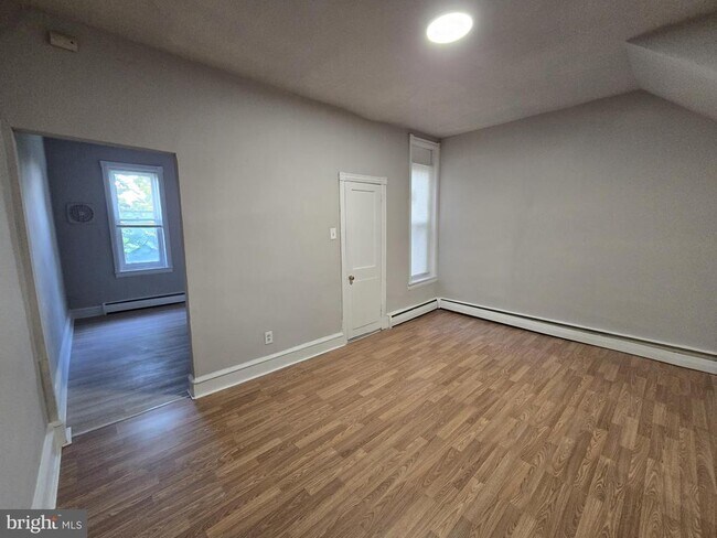 Building Photo - 5709 Leonard St