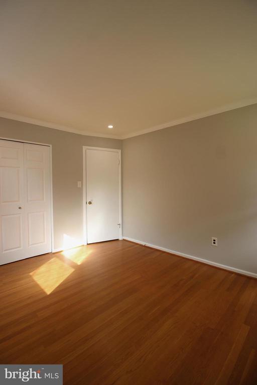 Building Photo - 102 Yeonas Dr SE