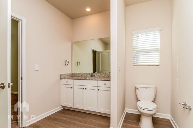 Building Photo - 146 Everglade Wy