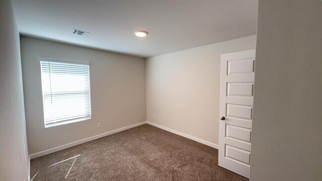 Building Photo - 10709 Red Thistle Dr
