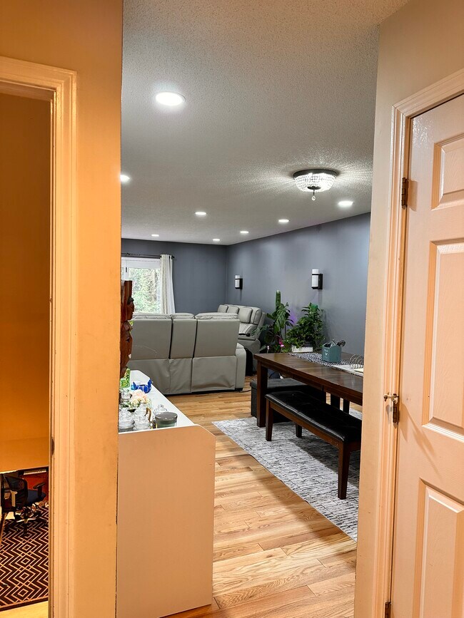 Building Photo - 1805 Mill Pond Dr