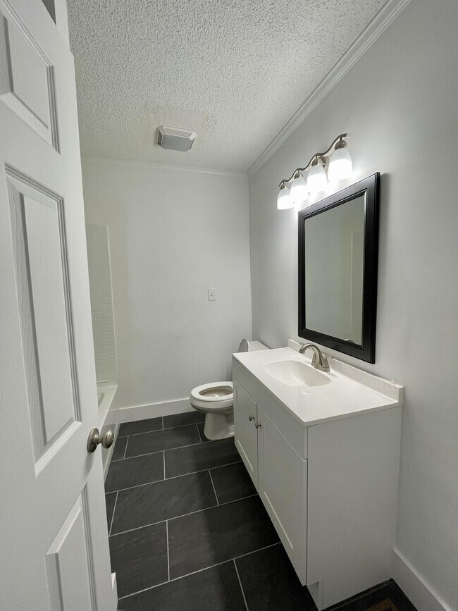 Building Photo - 51 Allen Ave