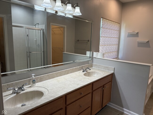 Building Photo - 1055 Woodfield Ct