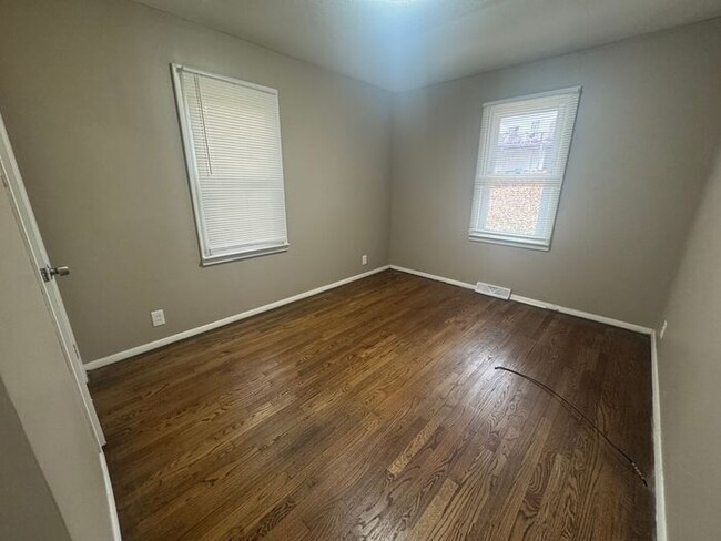 Building Photo - 4 Bed/2 Bath Ranch