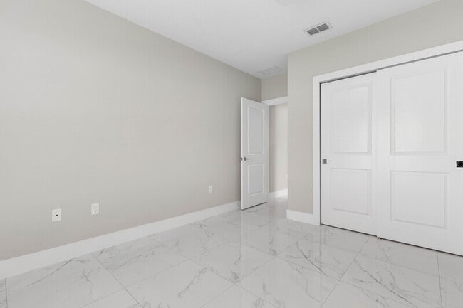 Building Photo - 12 Wheeler Ln