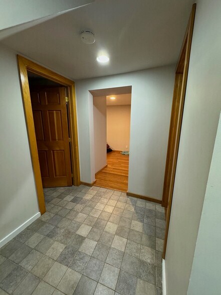 Building Photo - 634 NE 28th Ave