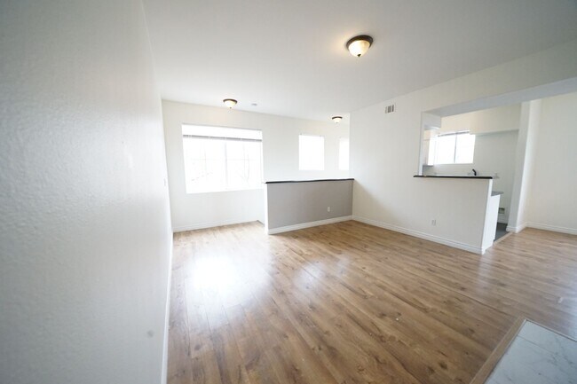 Building Photo - SHOWINGS START 4/1/2025