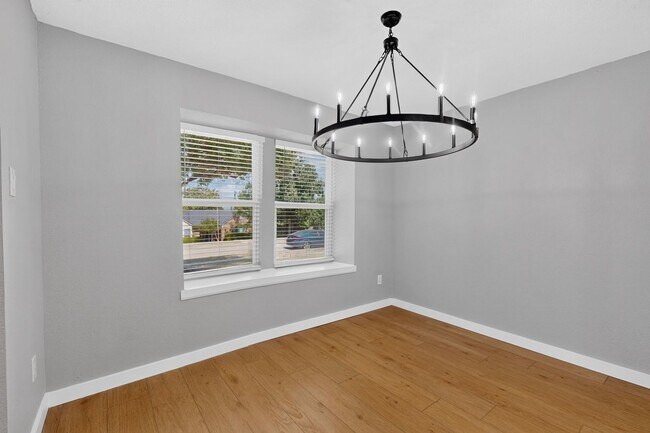 Building Photo - 215 Aspenway Dr