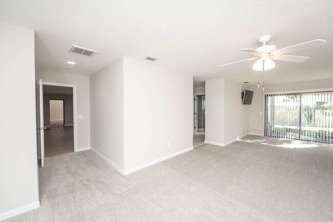 Building Photo - Welcome to this spacious three-bedroom, three-bath home in the heart of Palm Bay