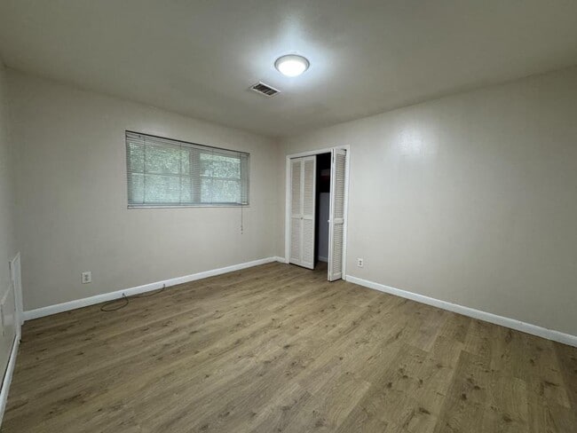 Building Photo - 33 Mitchell St