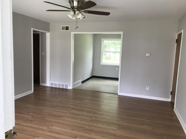 Building Photo - 263 S Bon Air Ave