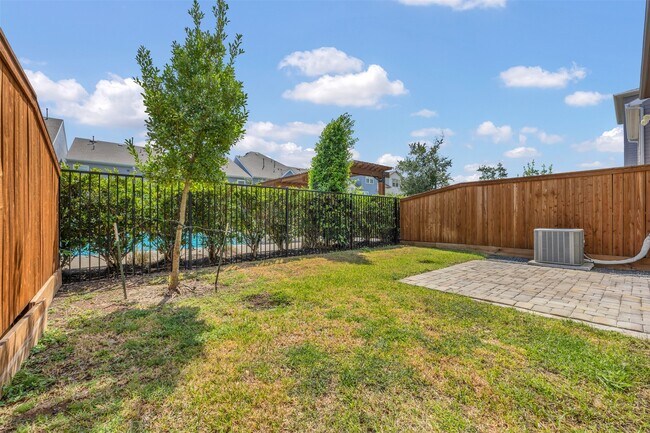 Building Photo - 10919 Brambling Wood Dr