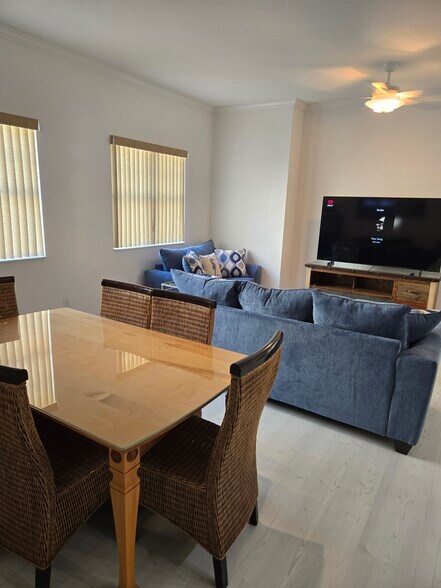 Building Photo - 1064 N Tamiami Trl