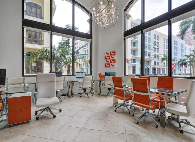 Building Photo - 801 S Olive Ave