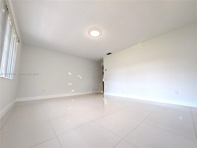 Building Photo - 512 SW 7th St